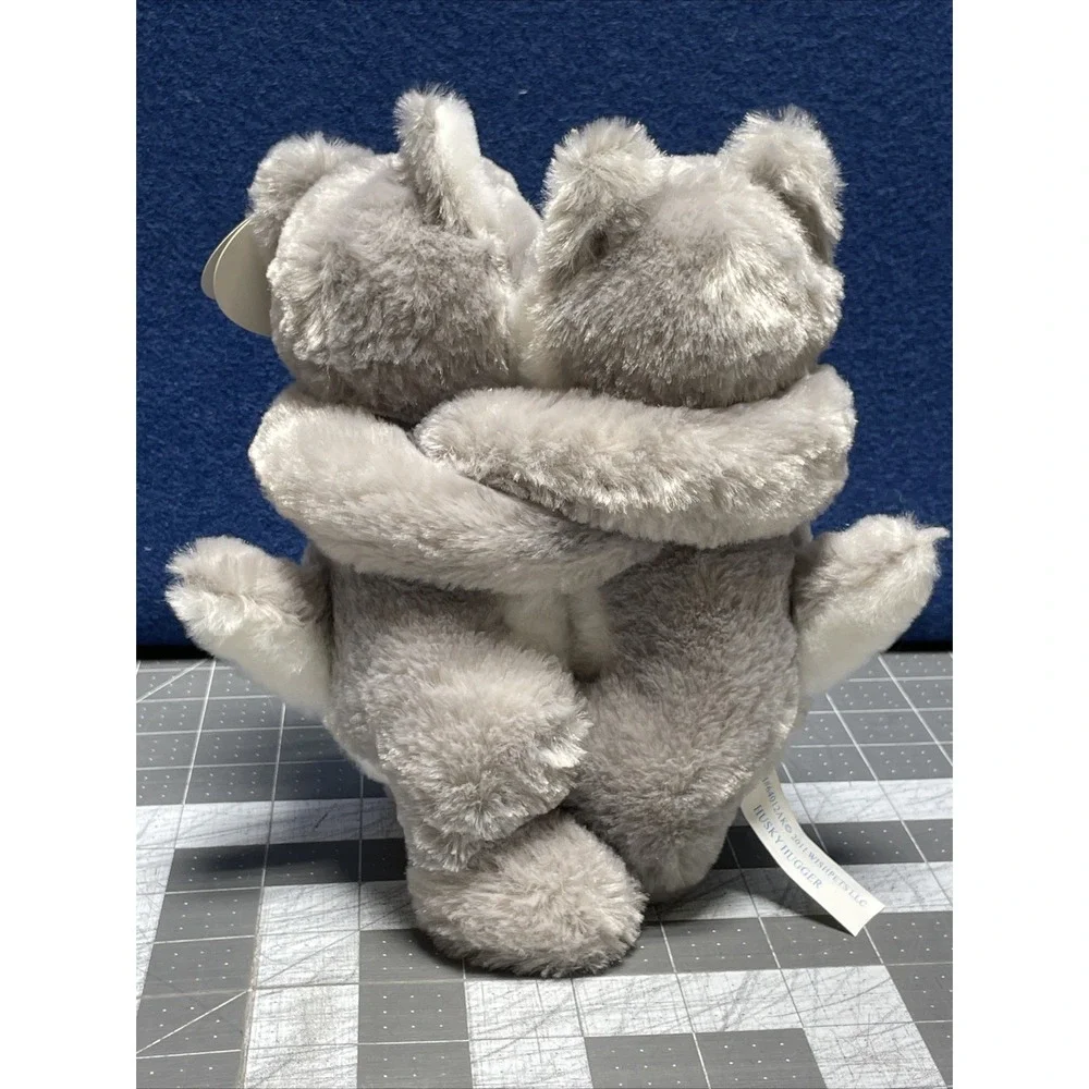 Alaska Husky Huggers‎ XOXO Two Hugging Gray Smiling Alaskapets
